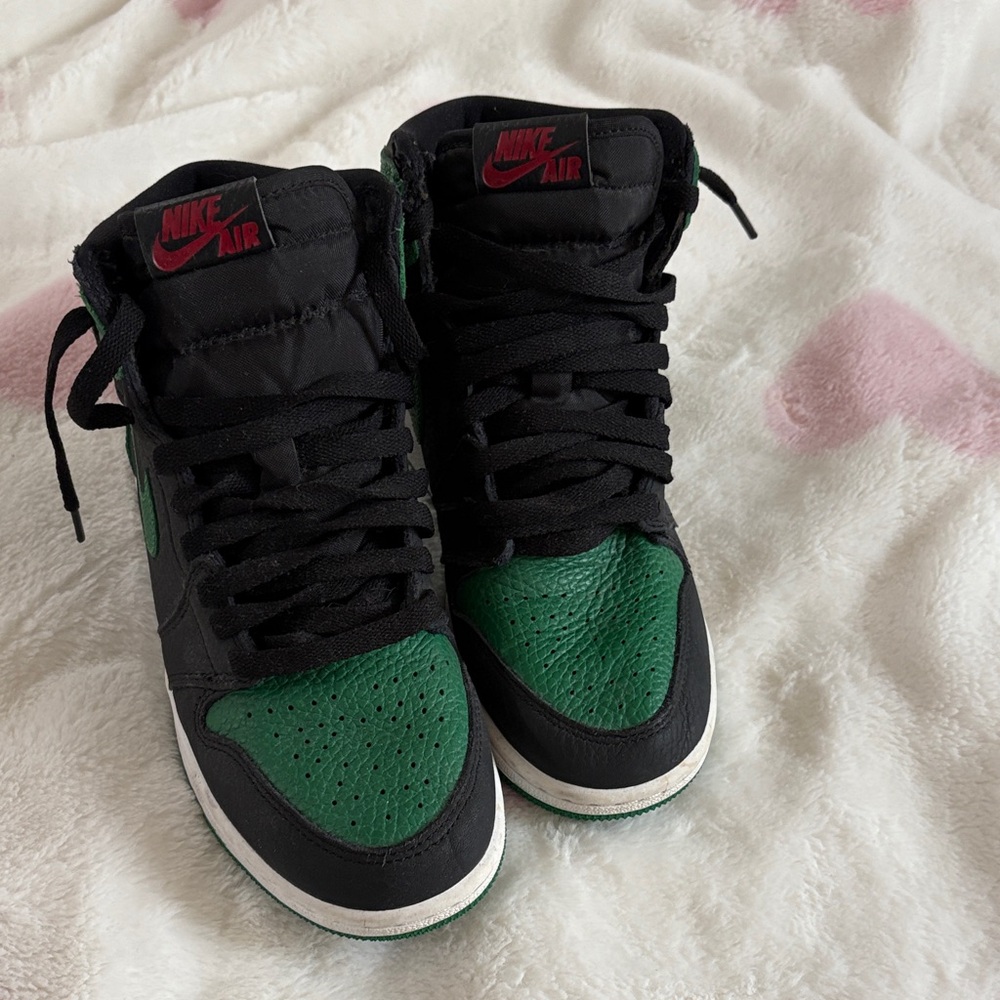 Nike High-Top Sneakers in Black and Green